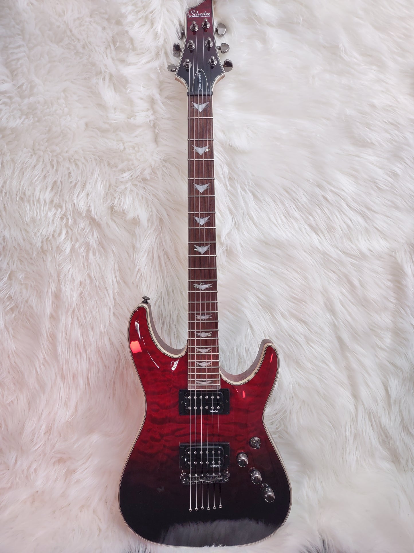 Schecter Diamond Series Omen Extreme-6 Blood Red Flame Top